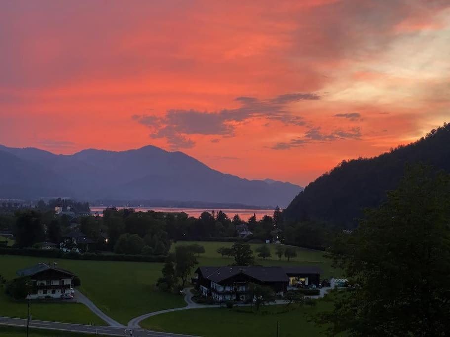 Schoene Ferienwohnung Mit Wolfgangseeblick Strobl Bagian luar foto