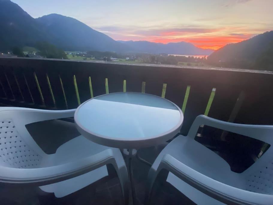 Schoene Ferienwohnung Mit Wolfgangseeblick Strobl Bagian luar foto